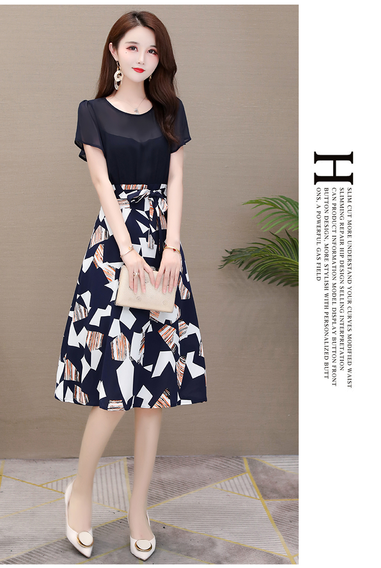 ชุดเดรสสีกรมท่า ชุดเดรสใส่ทำงาน ตัวเสื้อผ้าชีฟองสีกรมท่า เย็บต่อกับกระโปรงผ้าชีฟองพิมพ์ลายตามแบบ ส่งฟรี ems