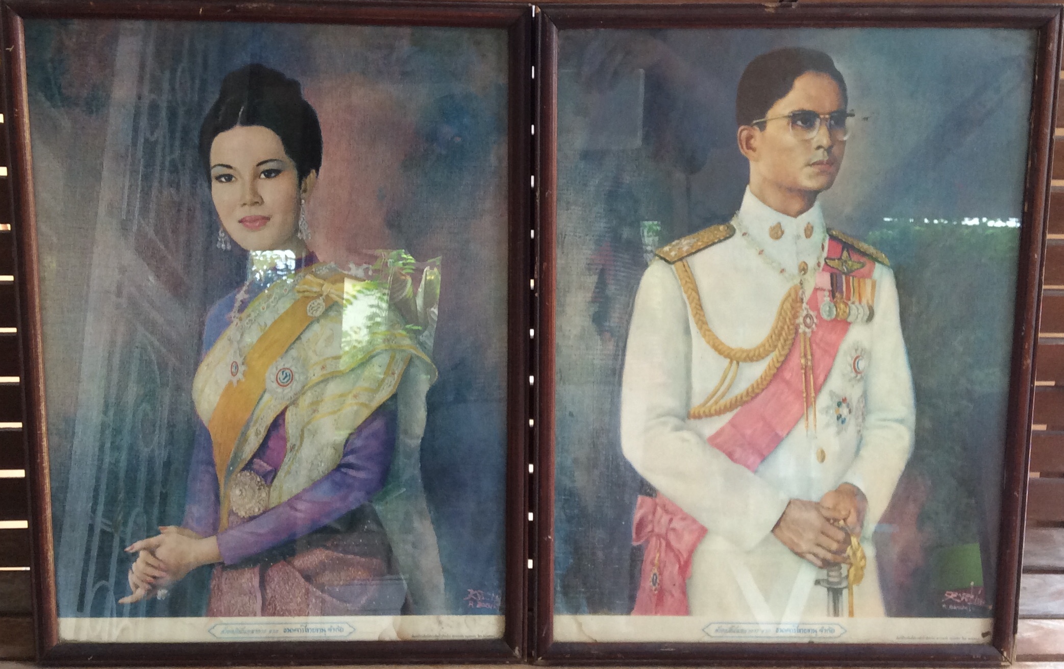 ปฏิทินเก่าธนาคารไทยทนุ พร้อมกรอบแป้งเดิมๆ