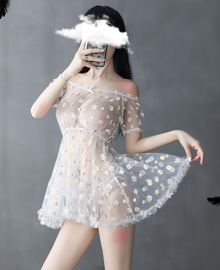 N824 ชุดนอนเซ็กซี่ ชุดนอนอีโรติกเป็นผ้าซีทรูลายดอกเดซี่สวมใส่แบบชุดปาดไหล่ ตัวชุดจั้มเอวแต่งแขนตุ๊กตามาพร้อมกางเกงในซีทรูลายดอกเดซี่เข้าชุดตามรูปถ่ายสินค้าจริง