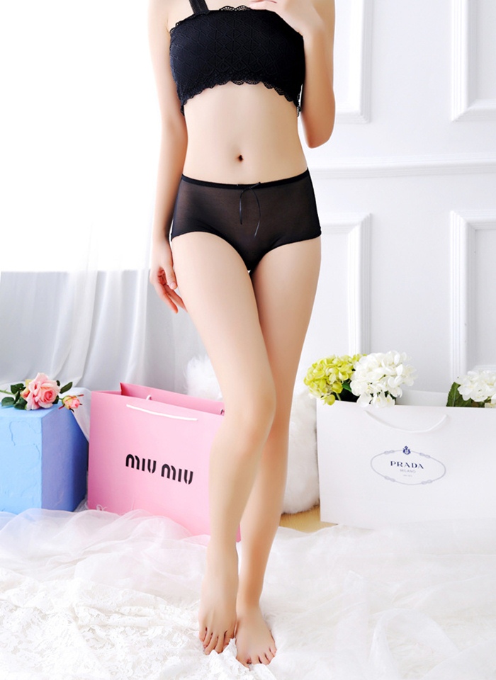 NA023 กางเกงในเซ็กซี่ กางเกงในผ้าซีทรูทรงเต็มตัวเหมาะสำหรับท่านที่ชอบใส่แบบเต็มก้น ขอบบนเป็นยางยืดขอบต้นขาเก็บชายขอบบางๆตรงเป้าไม่มีซับ ดึงขึ้นใส่แบบเอวสูงได้ตามรูปถ่ายสินค้าจริงเลยค่ะ