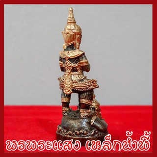 ท้าวเวสสุวรรณประทับราหู สูง 5 นิ้ว ฐาน 2.5 นิ้ว เนื้อมวลสารแร่เหล็กน้ำพี้