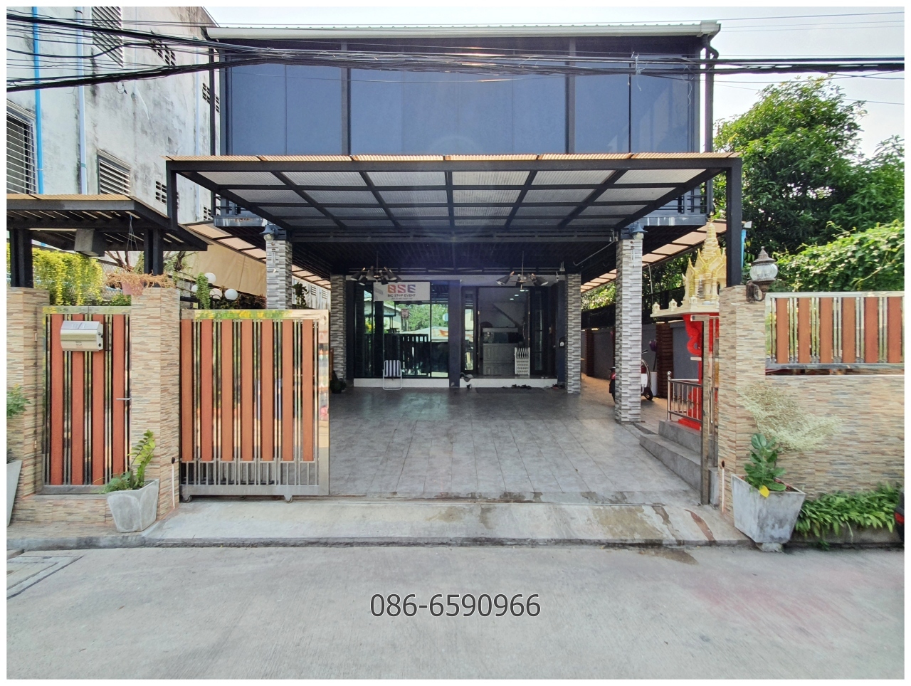 ขายบ้านเดี่ยว 2 ชั้น ลาดพร้าว 101 พื้นที่ 58 ตร.ว. 2 ห้องนอน 1 ห้องออฟฟิศ 3 ห้องน้ำ ที่จอดรถพร้อมหลังคาจอดได้ 2 คัน แต่งหรูพร้อมอยู่