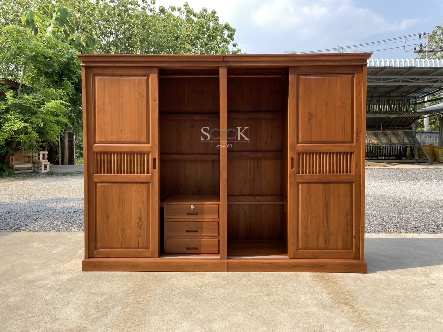 ตู้เสื้อผ้าบานเลื่อนประกบบัวยื่น สูง 1.8 ม.