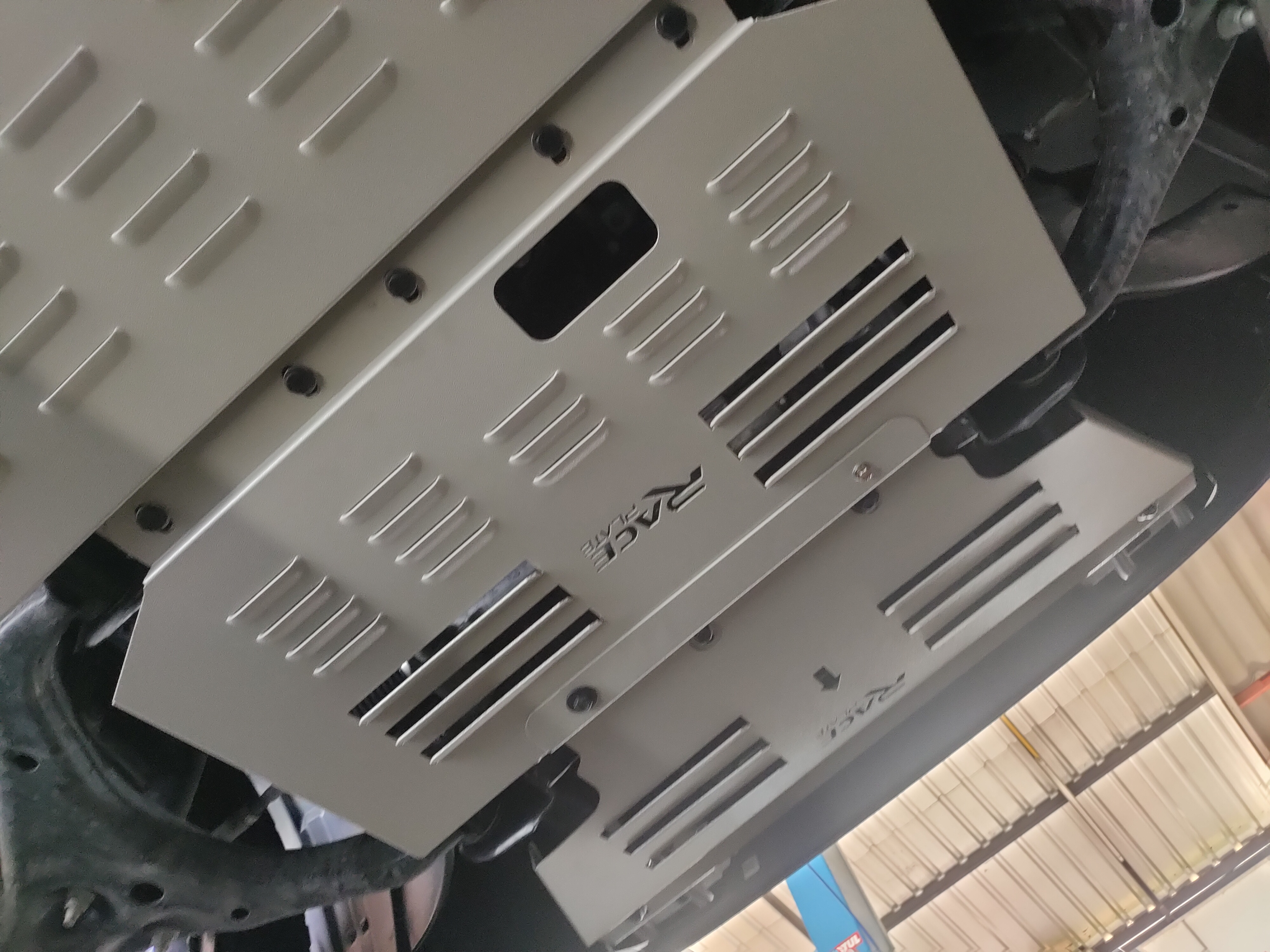 แผ่นปิดใต้ห้องเครื่องอลูมิเนียม Ford Ranger Next-gen Raptor, Everest 2022 Raceplate_Undertray