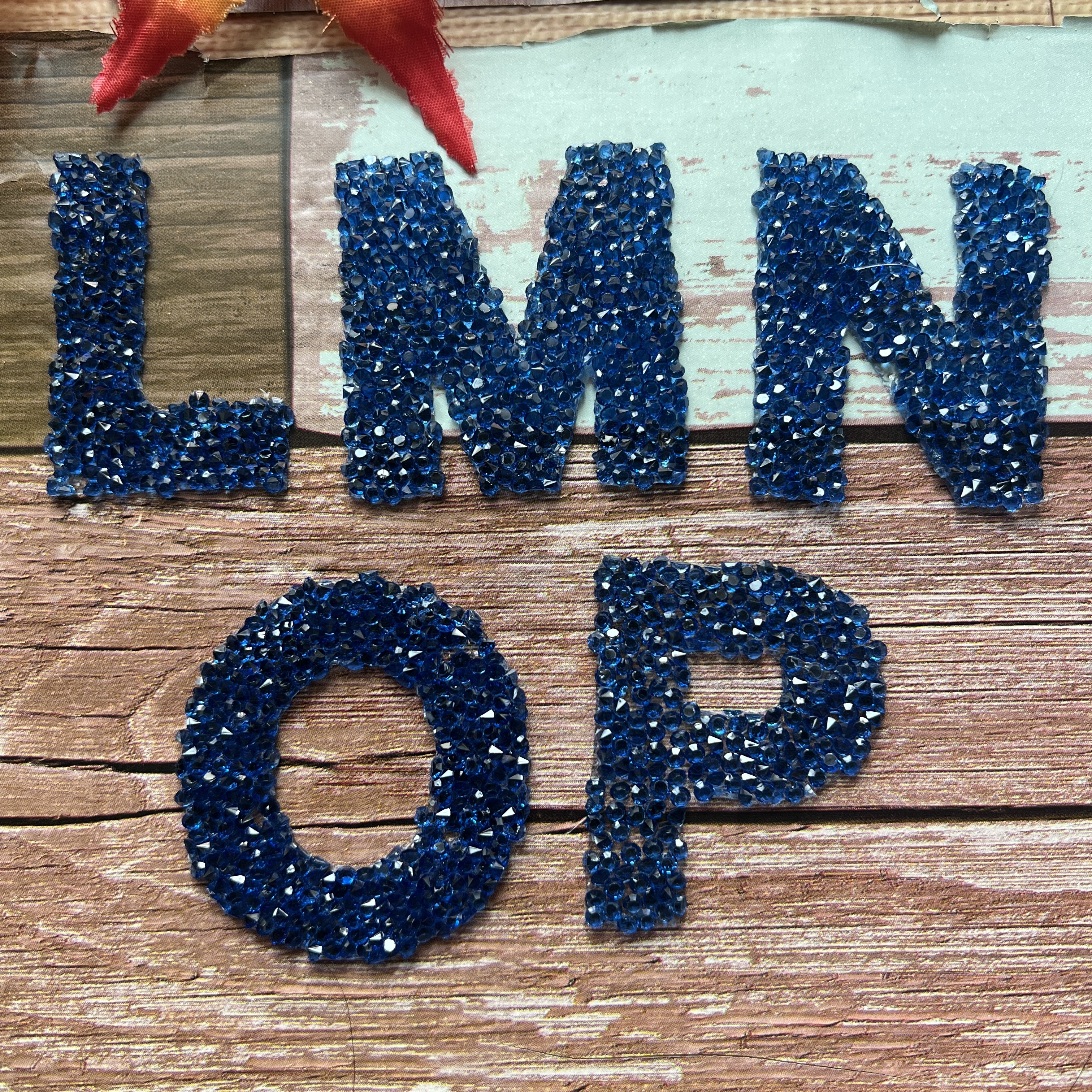 ตัวอักษร เพชรวิบวับ คริสตัล ตัวรีดติดเสื้อ ตัวรีด ติดกระเป๋า ติดหมวก ติดแจ๊คเก็ต อักษรภาษาอังกฤษ Alphabet Patch