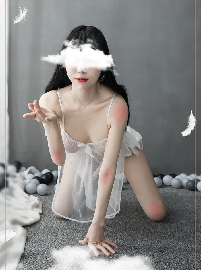 N823 ชุดนอนเซ็กซี่ ชุดนอนซีทรูสวมใส่แบบใช้สายคล้องไหล่ ตัวชุดเย็บตกแต่งโบว์ตามภาพมาพร้อมกับกางเกงในผ้าซีทรูเข้าชุดตามรูปถ่ายสินค้าจริงค่ะ