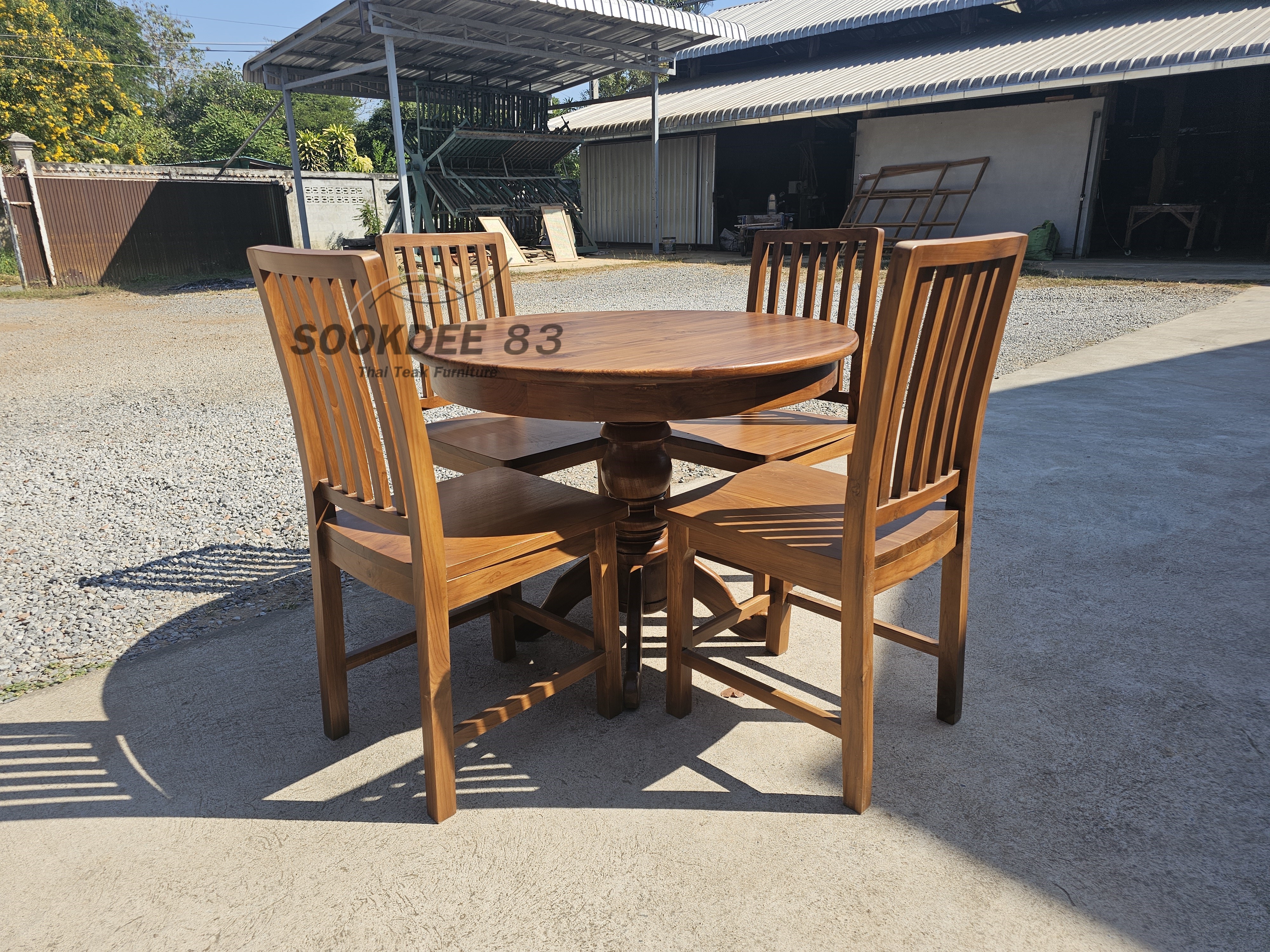 ชุดโต๊ะกินข้าวกลม 1 ม. เก้าอี้สวีเดน 4 ตัว