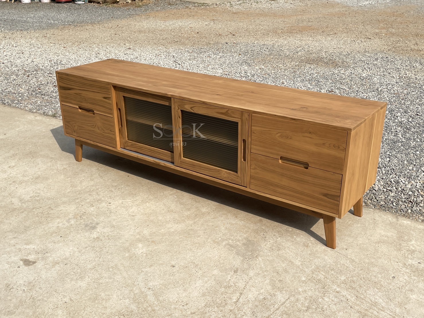 ไซด์บอร์ดวางทีวีบานกระจกลอน (สีสัก)