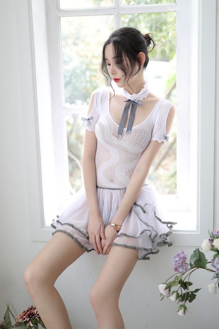 K341 ชุดตาข่ายแฟนซี ชุดตาข่ายเซ็กซี่มาในสไตล์แบบชุดคุณหนู ตัวชุดเป็นตาข่ายแขนสั้นผสมกับกระโปรงสั้นผ้าซีทรูสีขาวแต่งโบว์และกุ๊นขอบลูกไม้สีเทา มาพร้อมปลอกคอติดโบว์และถุงเท้าน่ารักๆตามรูปถ่ายสินค้าจริงเลยค่ะ