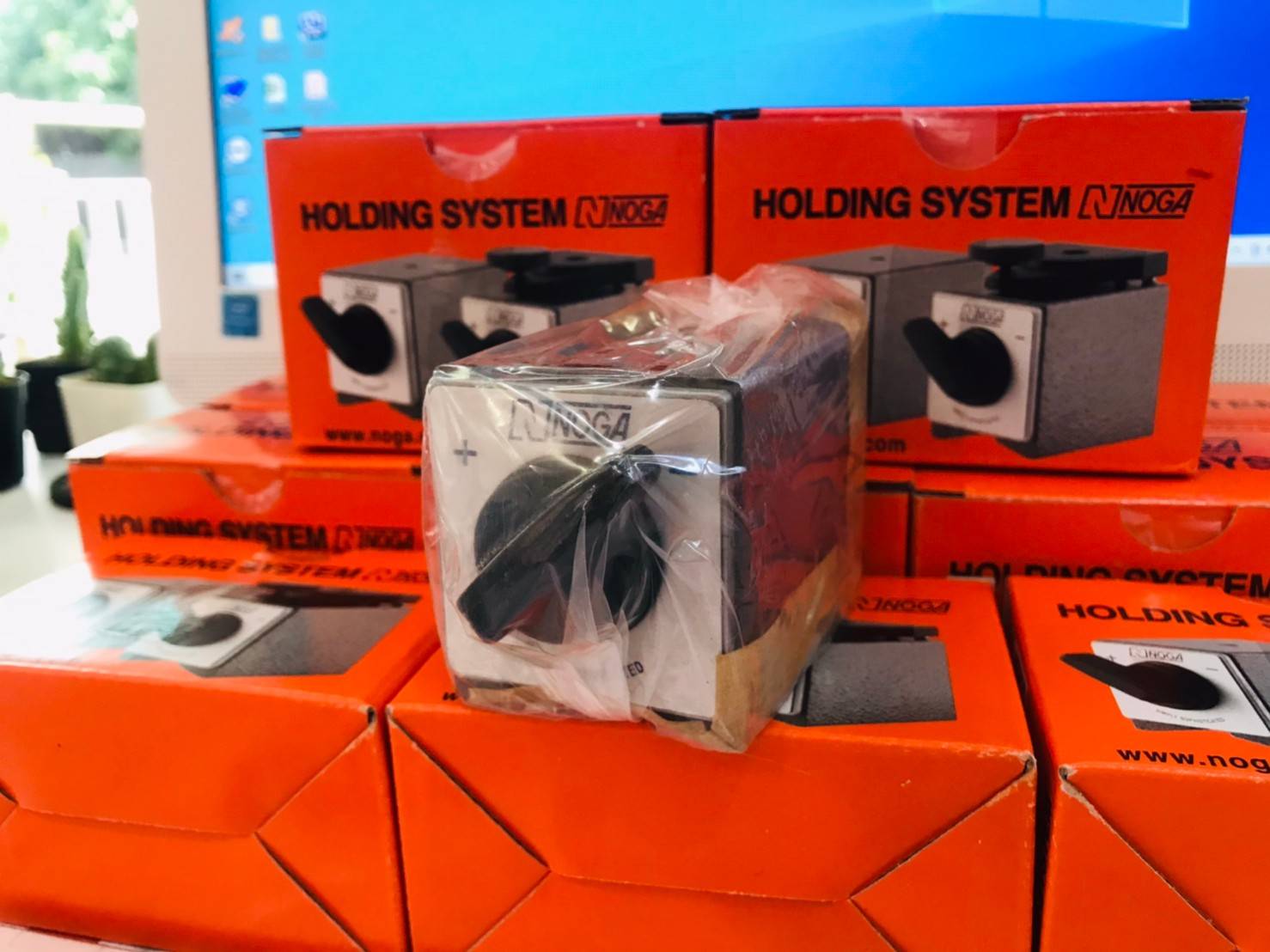 แม่เหล็ก, Holding System Bases Noga Base DG0038 on/off magnet. / Update 23/2/2021