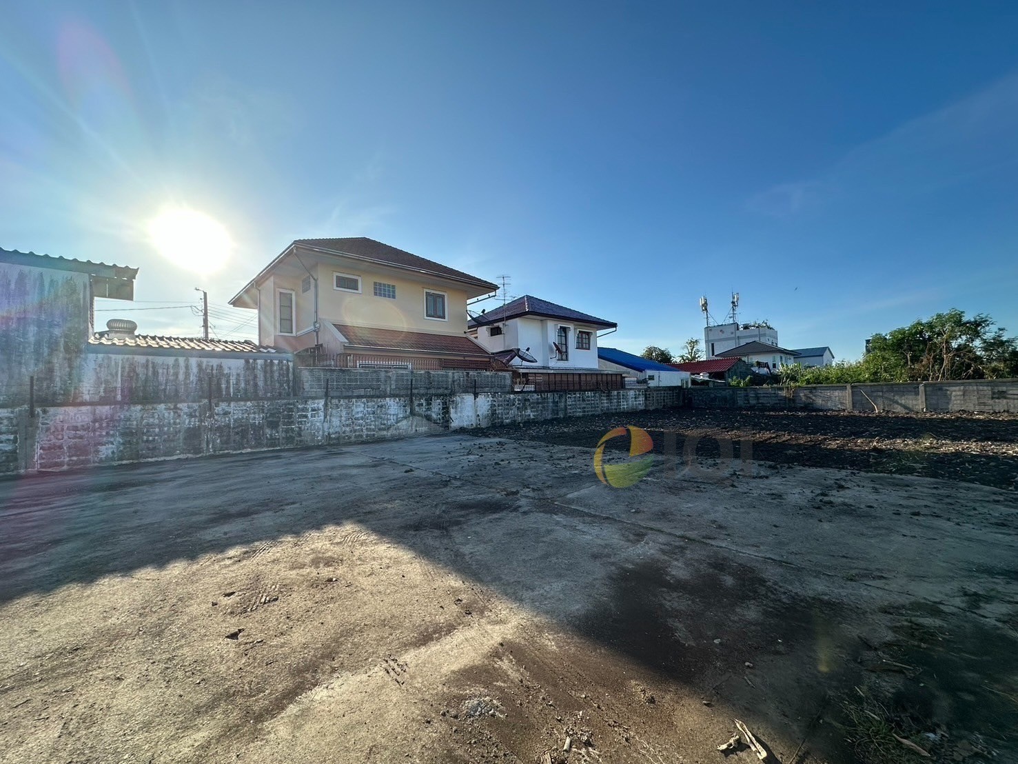 ขายที่ดินเปล่า โฉนด 2 แปลง ในหมู่บ้านปลาทอง ศรีนครินทร์ ติดMRT สายสีเหลือง (สถานีศรีด่าน)