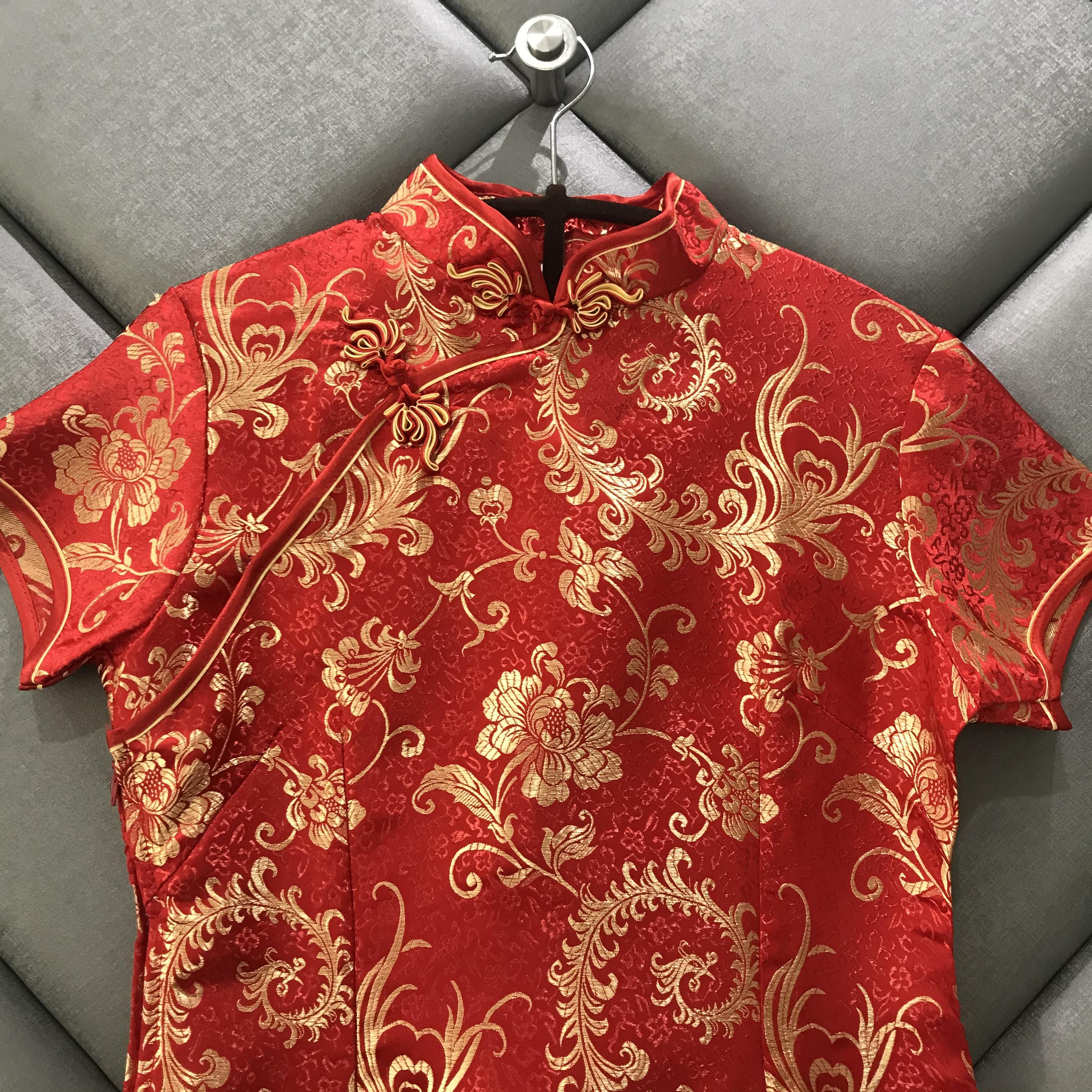 กี่เพ้ายาวสีแดง ทอลายดอกโบตั๋น ส่งฟรี ems