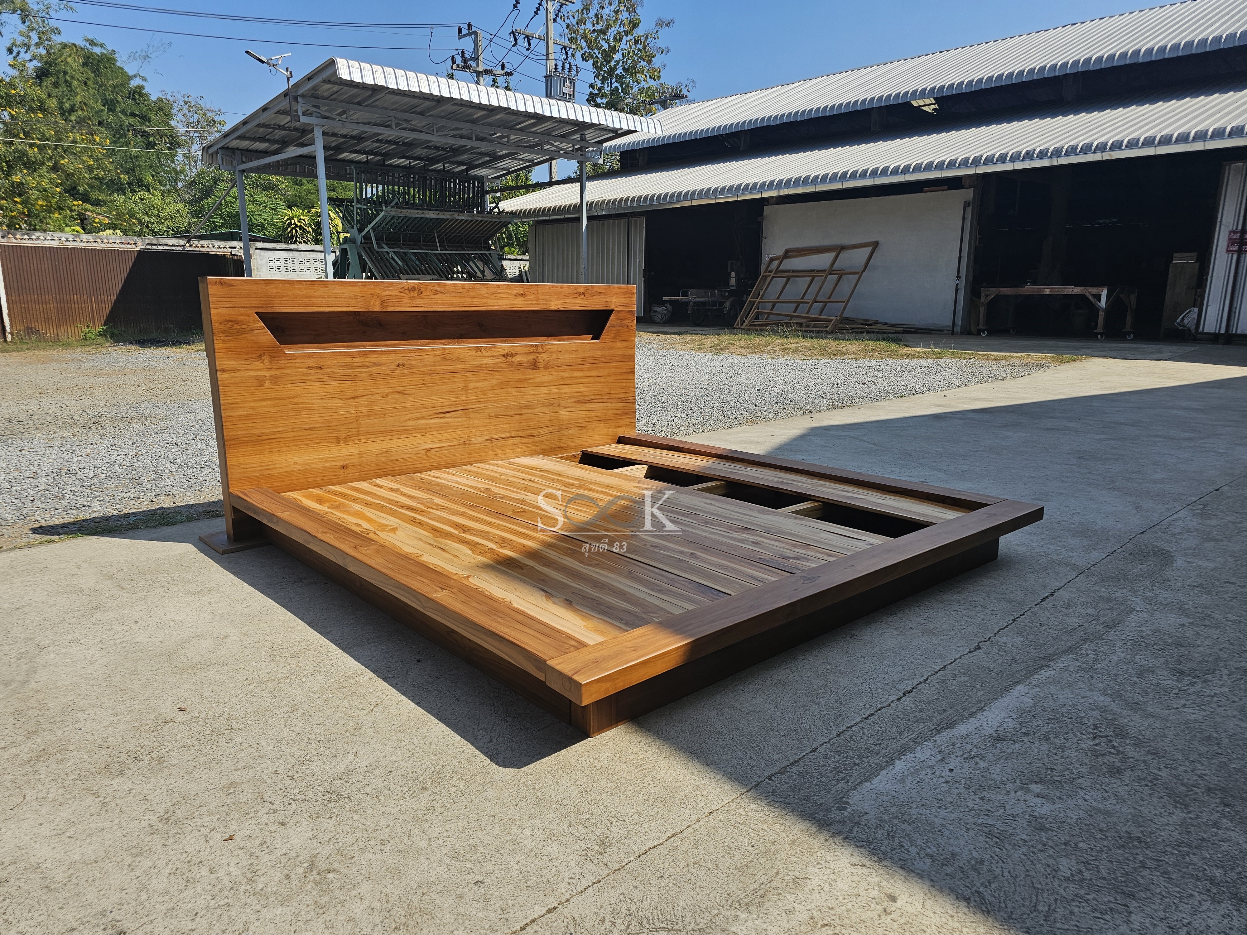 เตียงกล่องมีช่อง พื้นทึบ