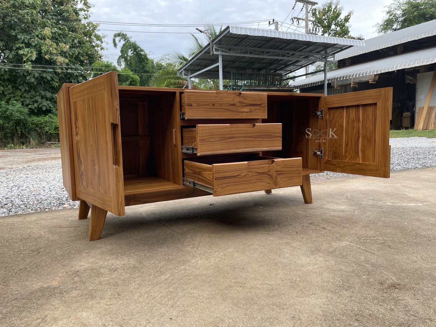 ตู้วางทีวีโมเดิร์น (สีสัก)