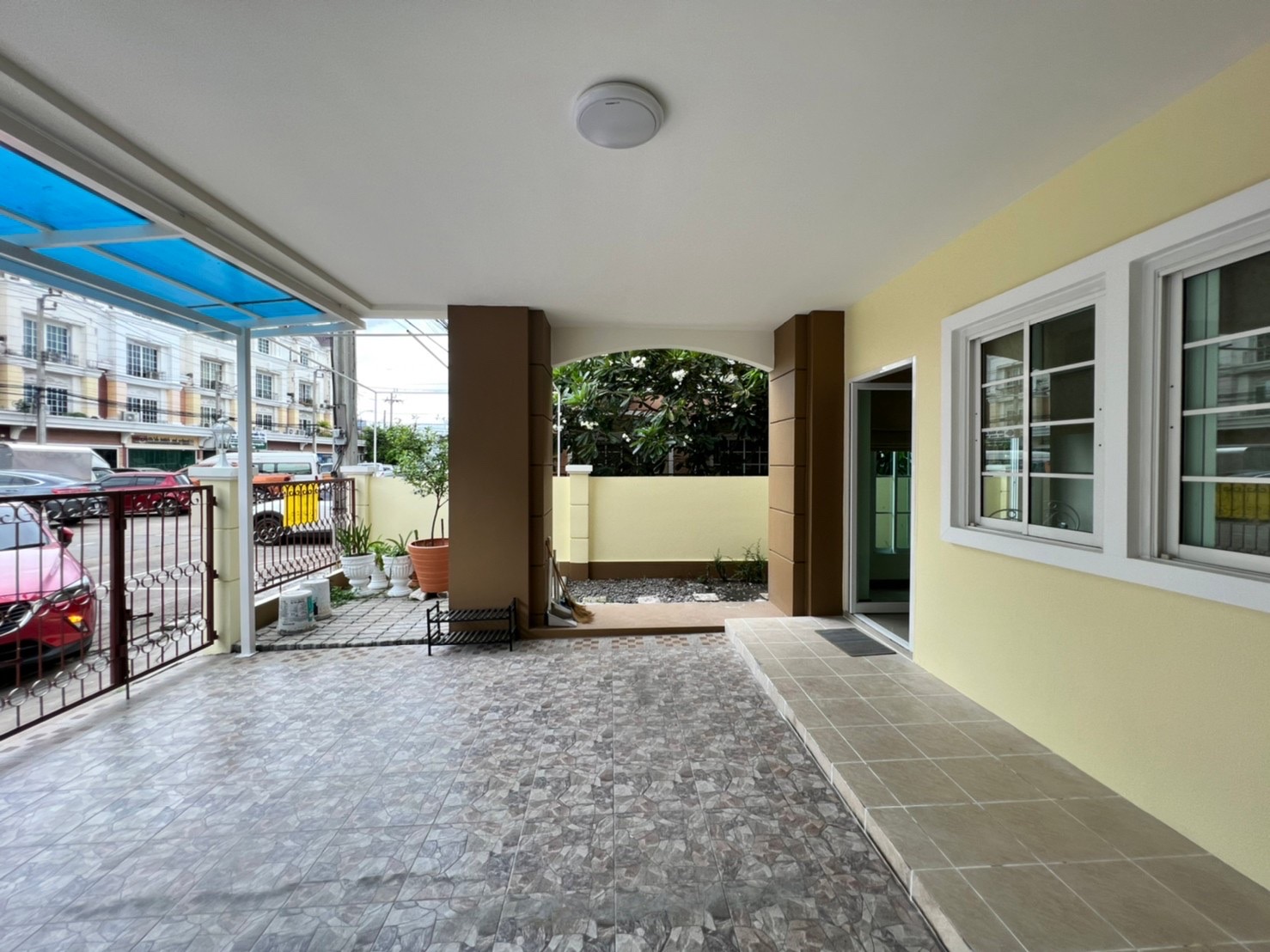 ให้เช่า โฮมออฟฟิศ สูง 4 ชั้น เพียง 31,000 บาท โครงการ Plus Park Avenue Lasalle-Srinagarindra