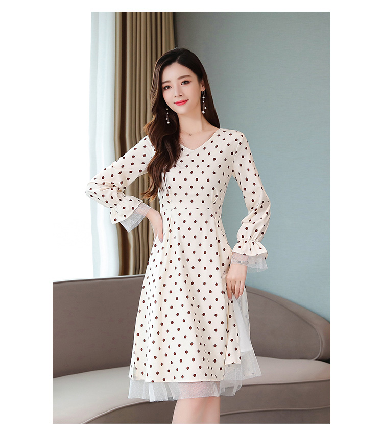 ชุดเดรสสีครีมผ้าโพลีเอสเตอร์ผสมลายจุดสีน้ำตาล แขนยาว ส่งฟรี ems