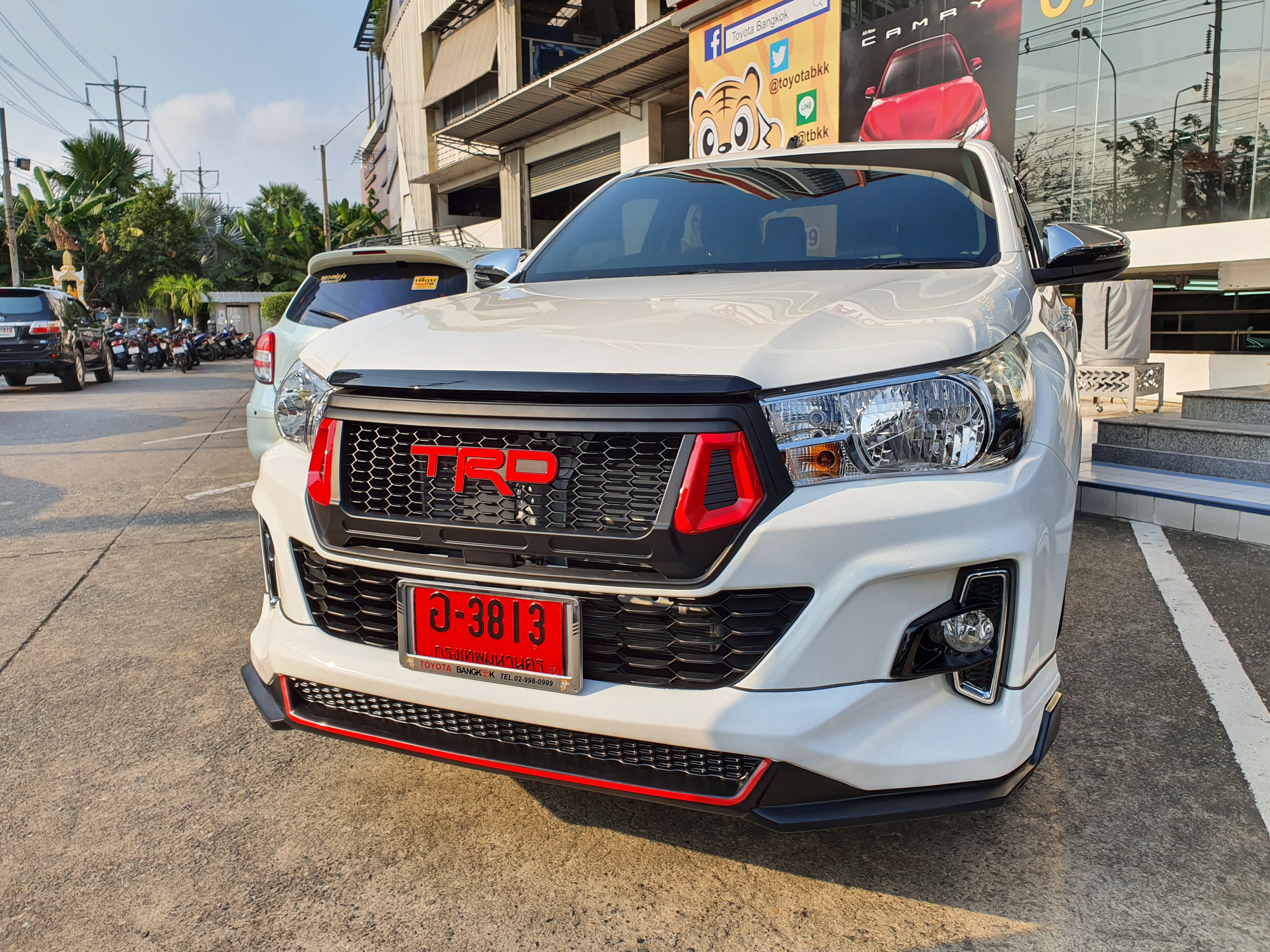 กระจังหน้า REVO โลโก้ TRD