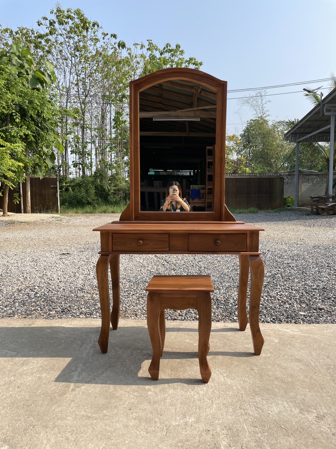 โต๊ะเครื่องแป้งไม้สักขาหลุยส์