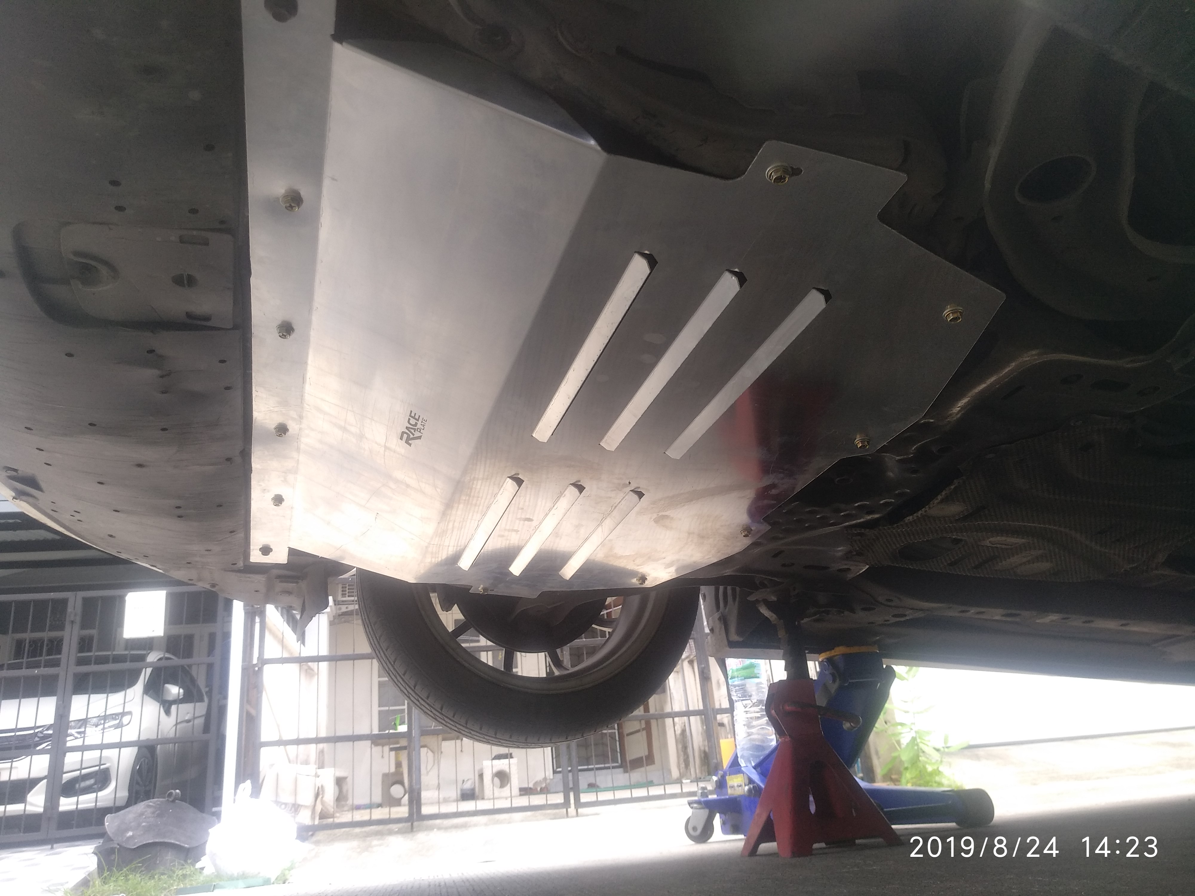 แผ่นปิดใต้ห้องเครื่องอลูมิเนียม Mazda 2 Sky Raceplate_Undertray