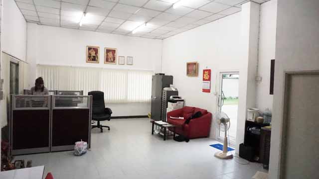 ขายถูก โรงงาน เนื้อที่ 602ตรว. ใกล้เพชรเกษม สาธารณูปโภคครบ มีใบรง.4 พร้อมเข้าอยู่และทำงานทันที