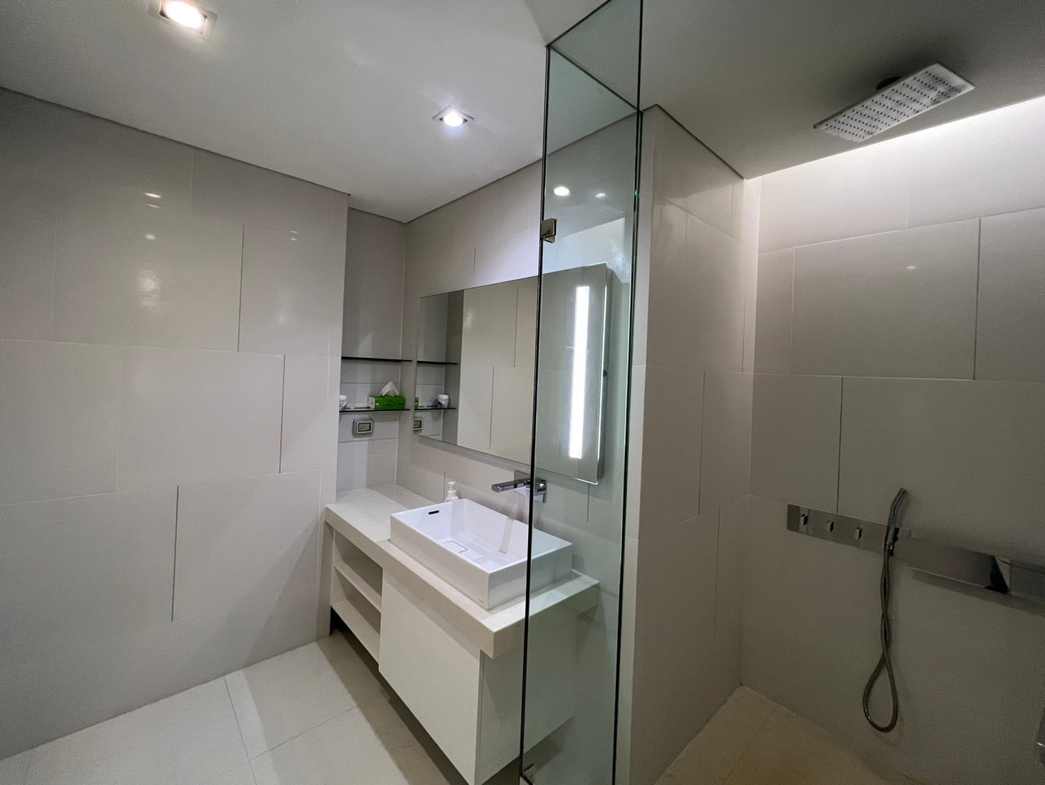 ขายคอนโดสุดหรู เดอะ แบงค็อก สาทร 1 ห้องนอนขนาดใหญ่