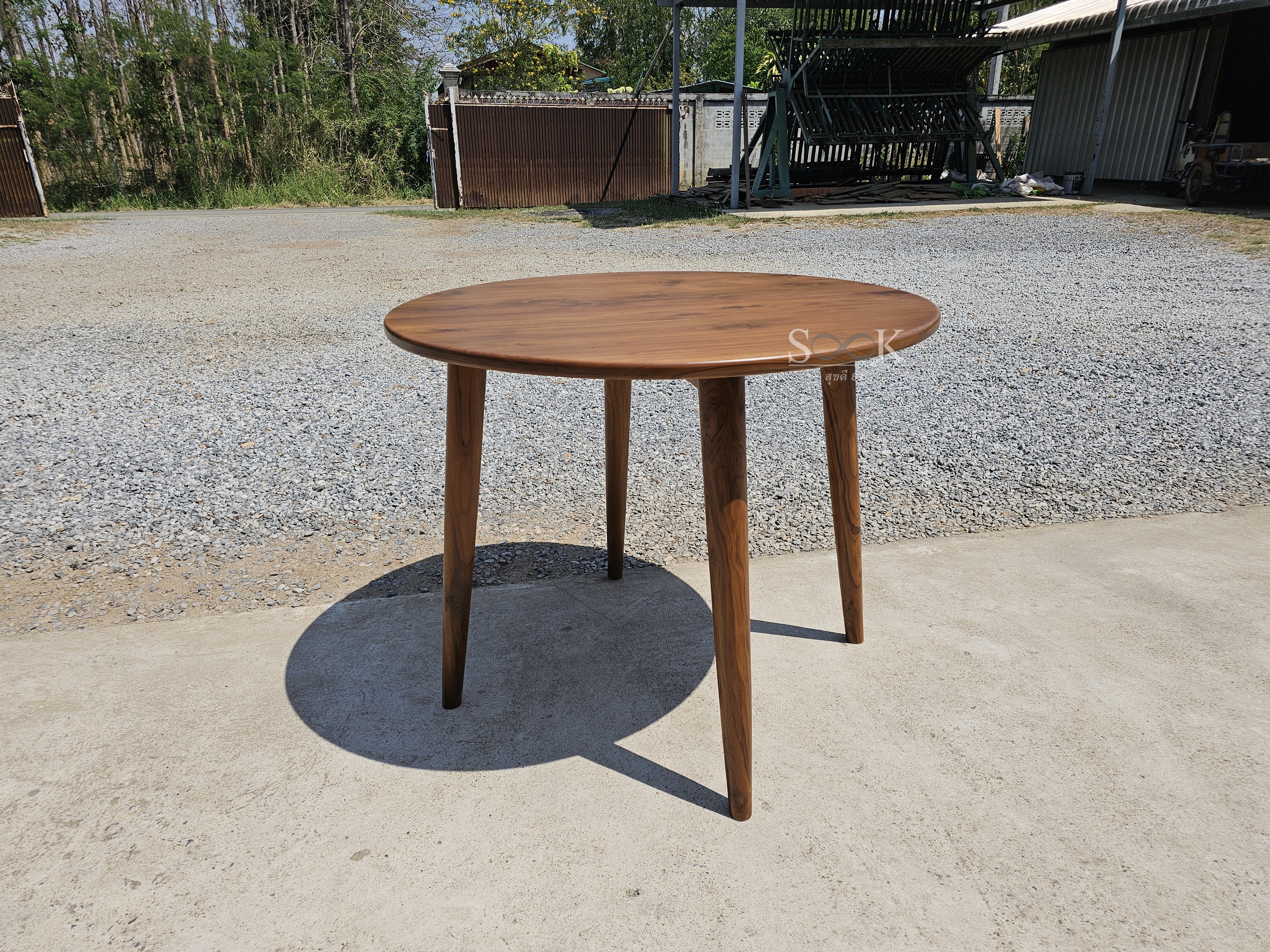 โต๊ะกินข้าวกลมขากลมเฉียง 1 ม.