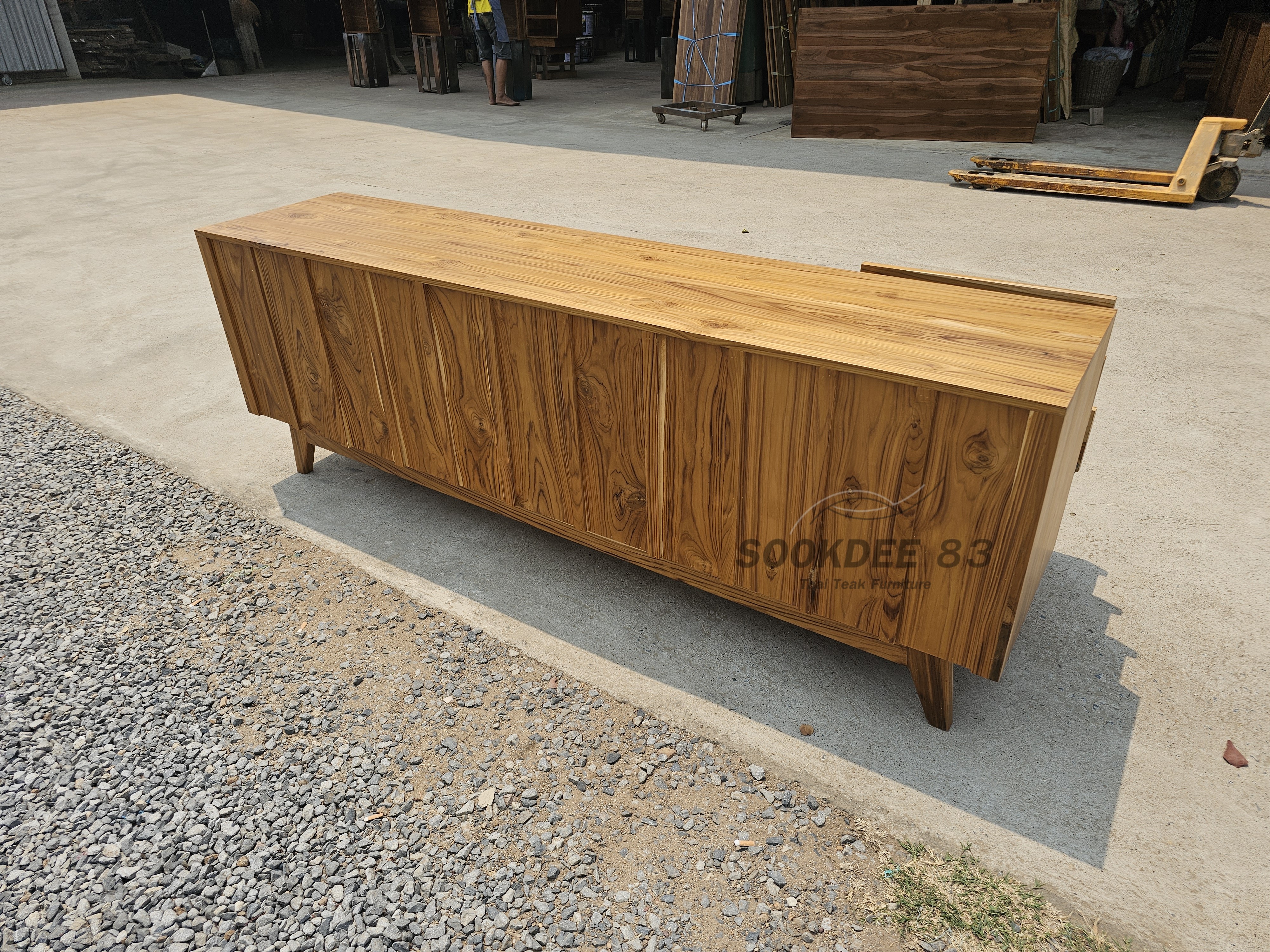 ไซด์บอร์ดบานเลื่อน