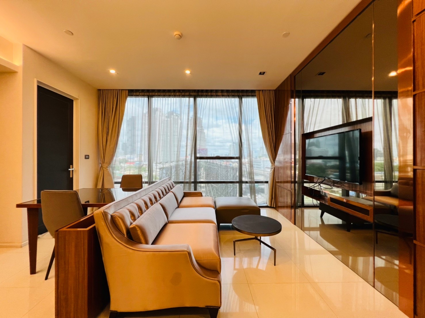 ขายคอนโดสุดหรู เดอะ แบงค็อก สาทร 1 ห้องนอนขนาดใหญ่