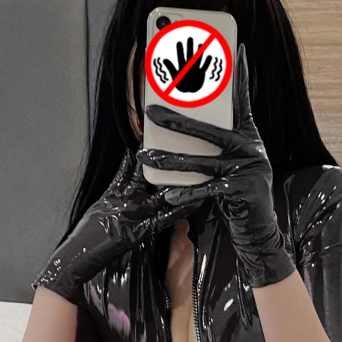 L320 ถุงมือหนัง ถุงมือลาเท็กซ์ Latex ถุงเท้าหนัง หนังแก้ว งานสวยๆผ้าหนังดีๆ ผิวมันเงางาม สินค้าตามรูปเลยค่ะ ***ราคาต่อ1คู่