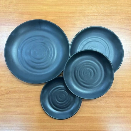 SUMO จานกลมมีลอนลายวนขอบหยักทรงญี่ปุ่น ลายขดหอยตามสไตล์ญี่ปุ่นแท้ ดำด้าน ขนาด 6.25-10 นิ้ว รุ่น JP108