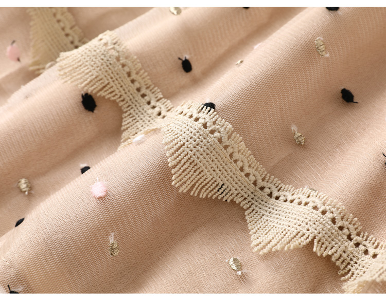 ชุดเดรสยาวสีครีม ผ้าโปร่งปักด้ายสีทอง ชมพูและสีดำลายวงรีเล็กๆๆ ส่งฟรี