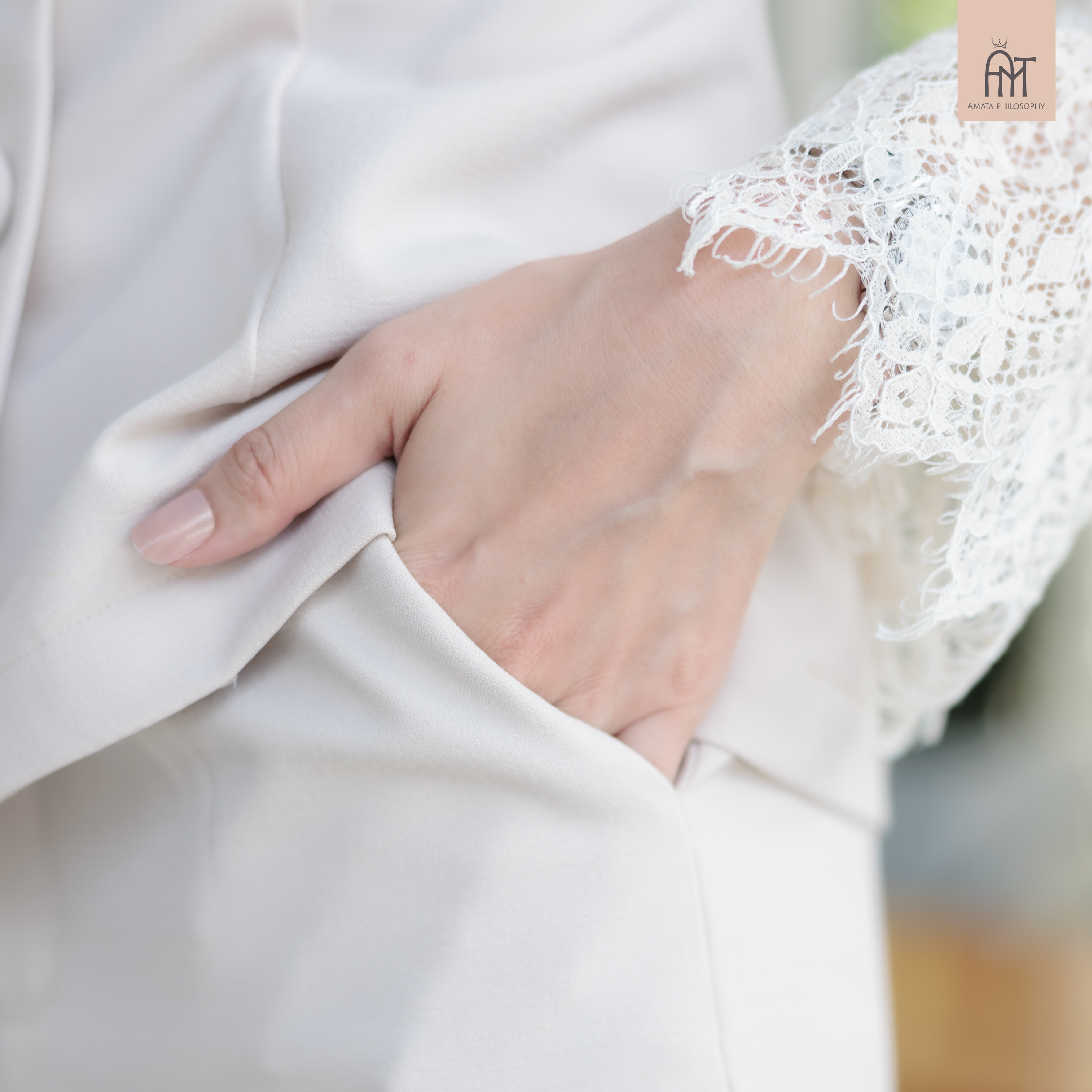 AMATA เสื้อ BOARDWAY สีครีมเบจ