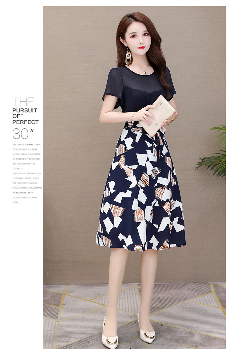 ชุดเดรสสีกรมท่า ชุดเดรสใส่ทำงาน ตัวเสื้อผ้าชีฟองสีกรมท่า เย็บต่อกับกระโปรงผ้าชีฟองพิมพ์ลายตามแบบ ส่งฟรี ems