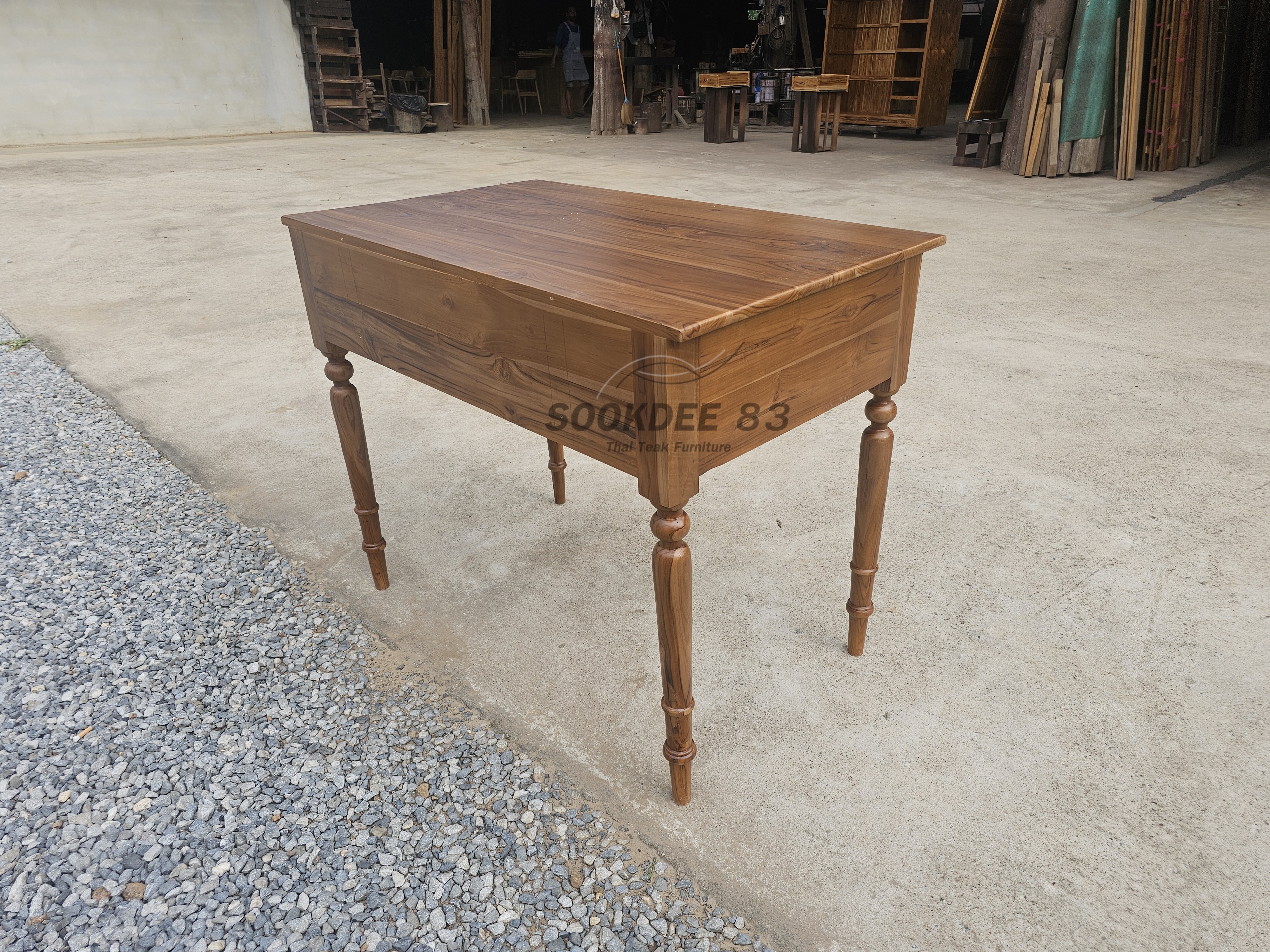 โต๊ะทำงานคลาสสิค ขากลึง