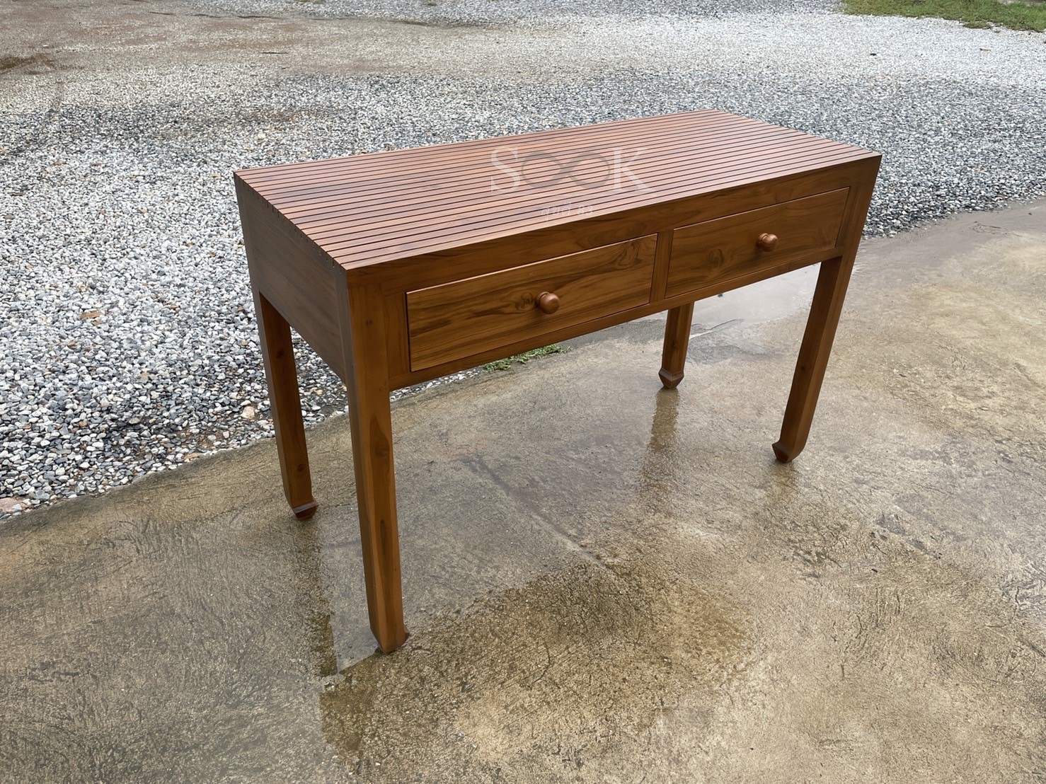 โต๊ะคอนโซลประดับซี่