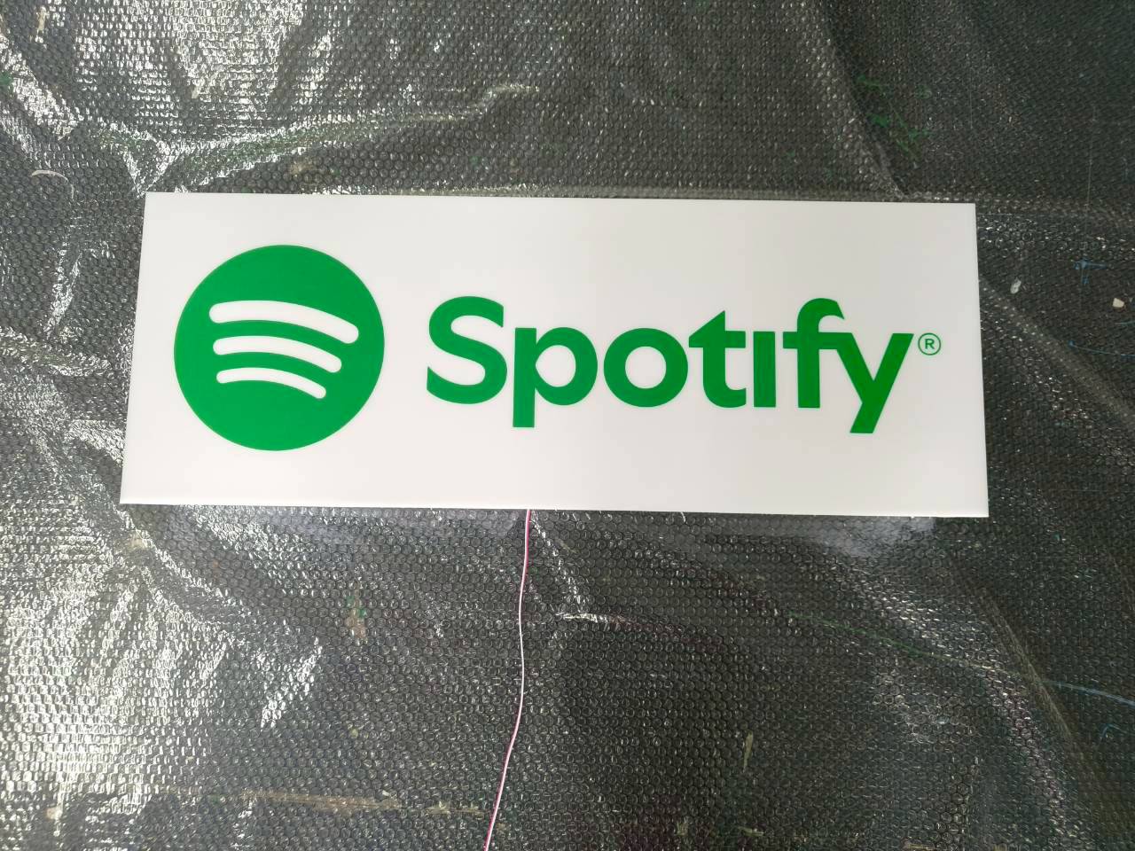 ป้ายกล่องไปอะคริลิคแสงรอบตัว ป้าย Spotity
