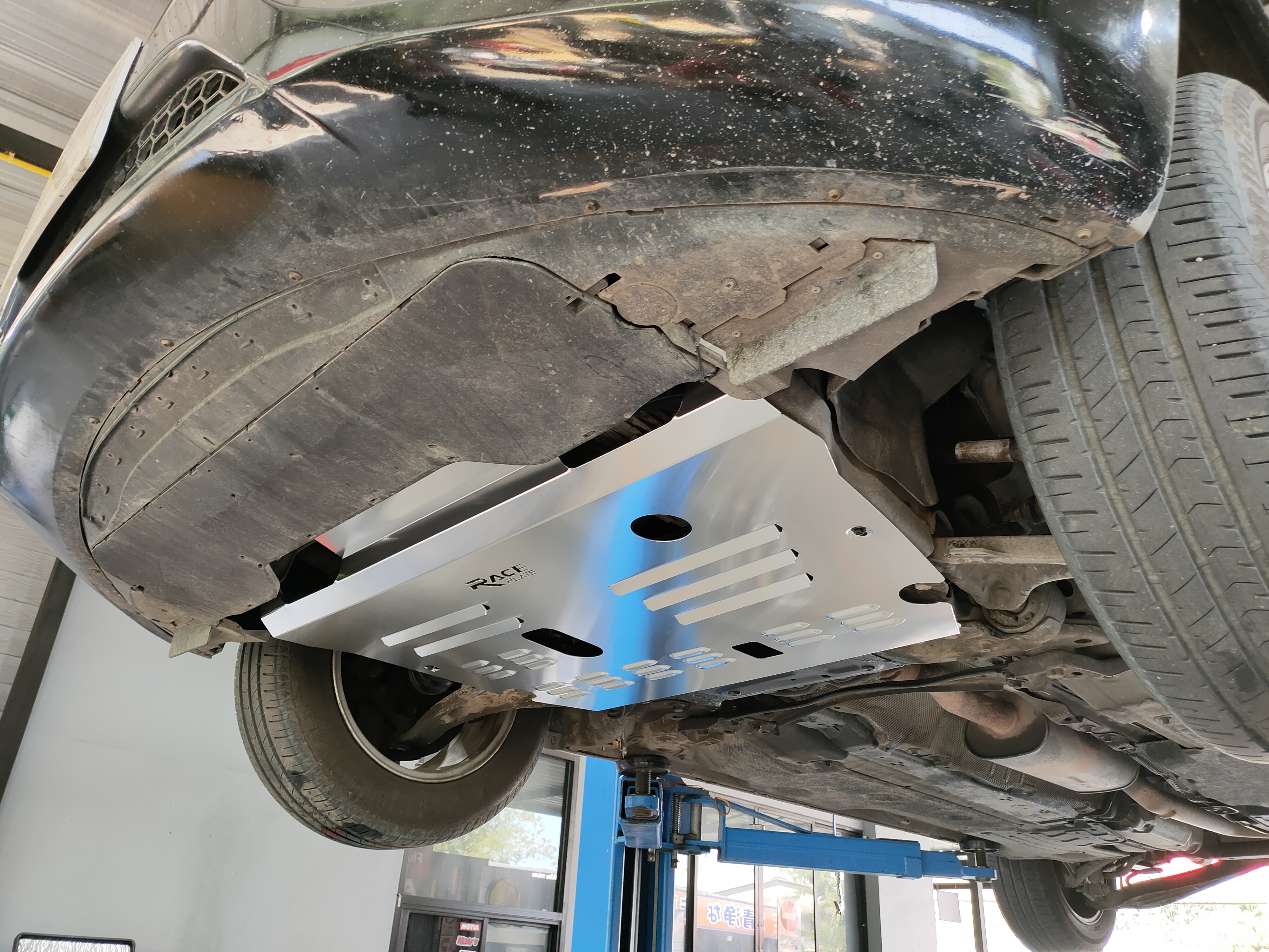 แผ่นปิดใต้ห้องเครื่องอลูมิเนียม Volvo S80 Raceplate_Undertray