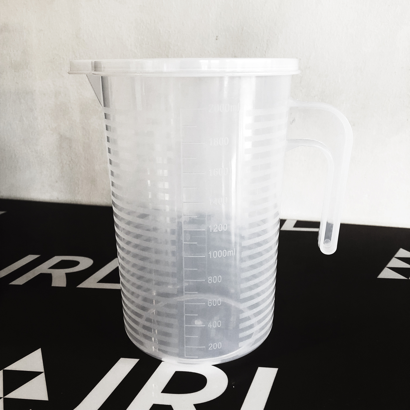 เหยือกขนาด 2000 มล. (มีฝาปิด) จำนวน 2 ชิ้น