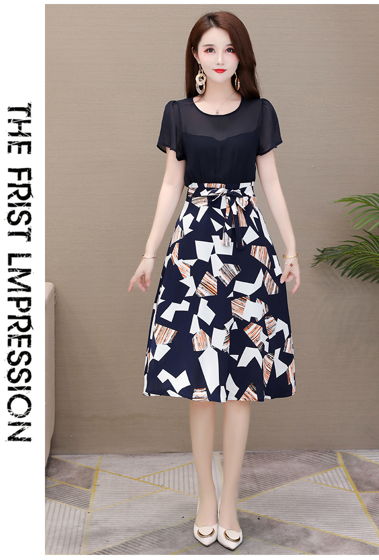 ชุดเดรสสีกรมท่า ชุดเดรสใส่ทำงาน ตัวเสื้อผ้าชีฟองสีกรมท่า เย็บต่อกับกระโปรงผ้าชีฟองพิมพ์ลายตามแบบ ส่งฟรี ems