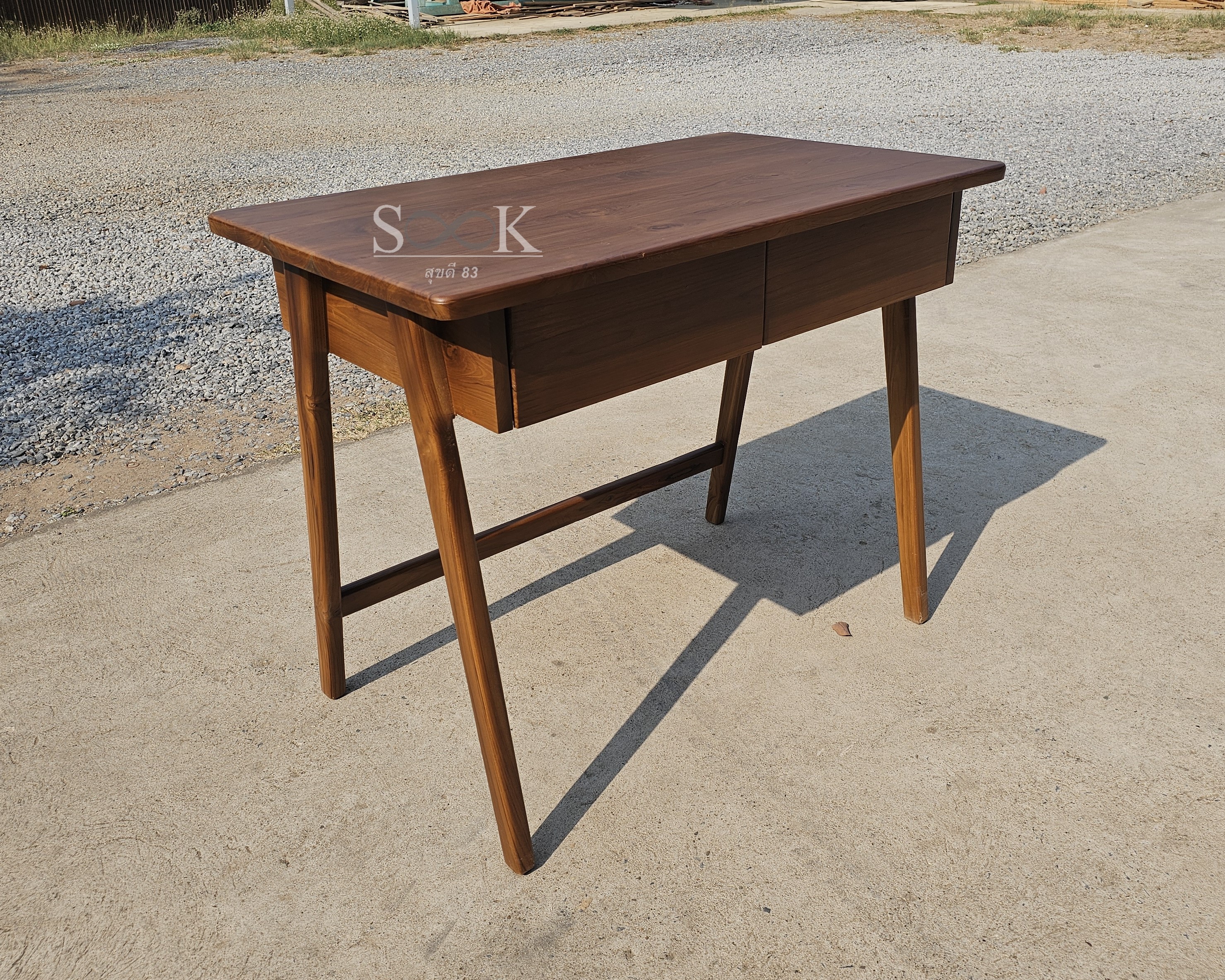 โต๊ะเขียนหนังสือมินิมอล