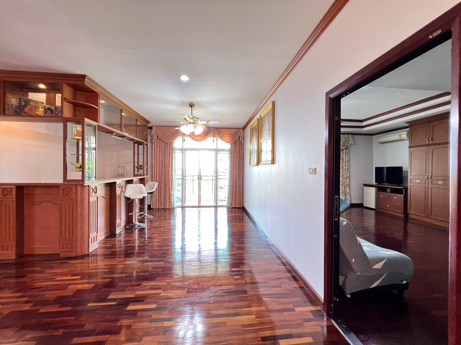 ขาย บ้านเดี่ยว ปลูกสร้างเองหลังใหญ่ สไตล์โมเดิร์น เขาตาโล อำเภอบางละมุง ชลบุรี