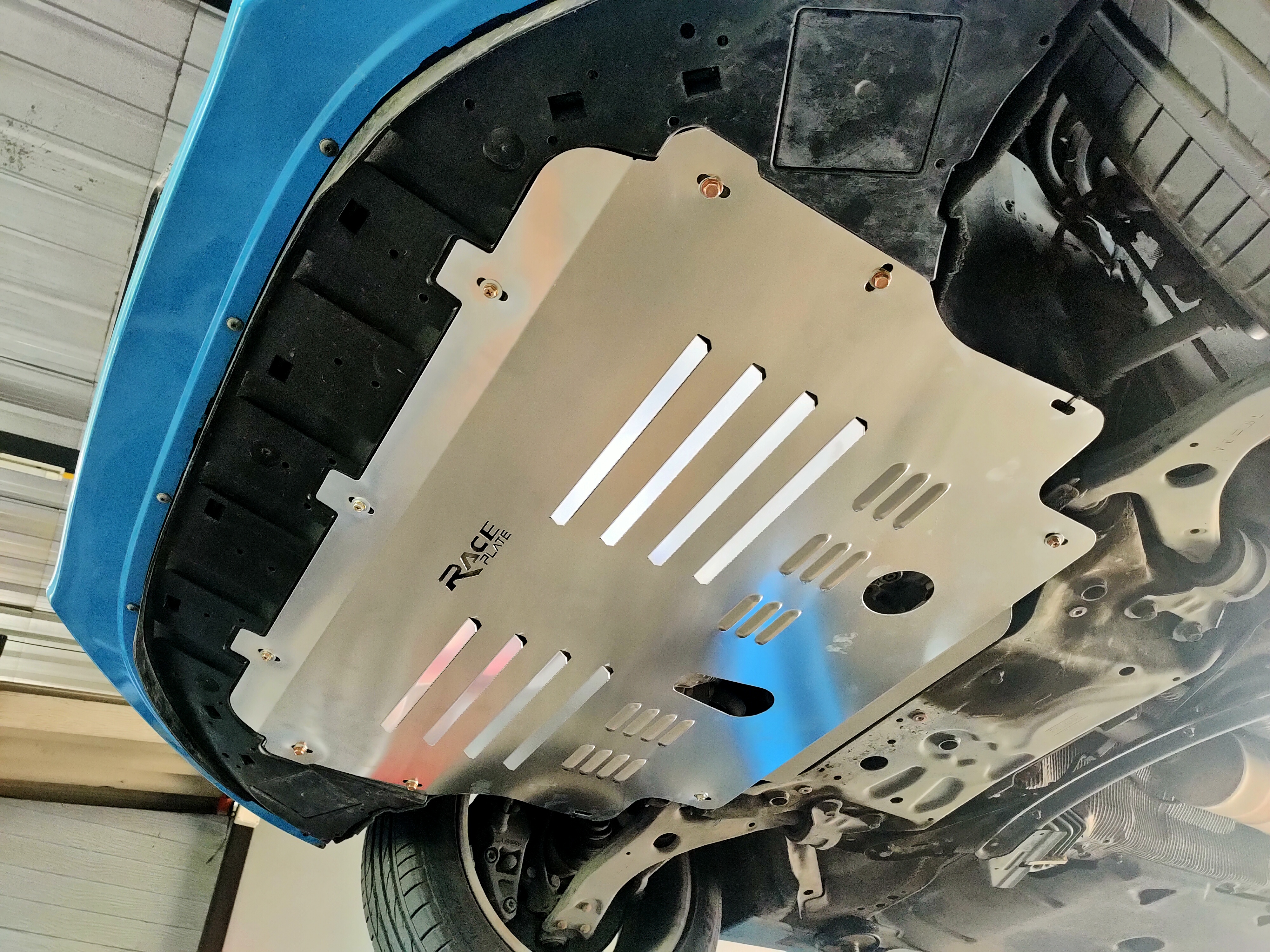 แผ่นปิดใต้ห้องเครื่องอลูมิเนียม Volvo V40 Raceplate_Undertray