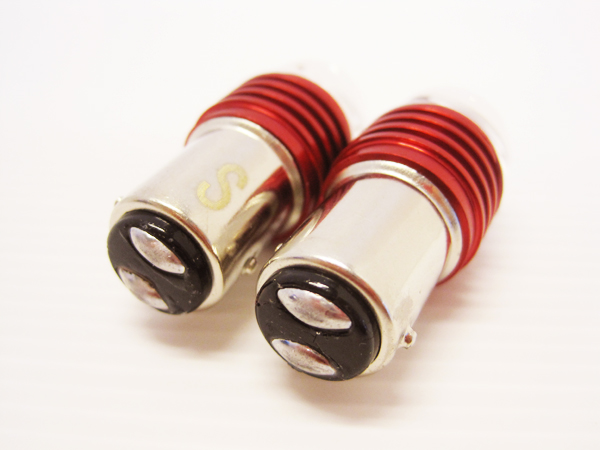 ไฟเบรคกระพริบ 5 ครั้ง หัวเลนส์ เขี้ยว 2 จุด