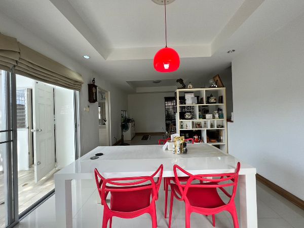 ขายด่วน บ้านเดี่ยว 2 ชั้น หมู่บ้านกลางสวน (โรงโป๊ะ) ตำบลตะเคียนเตี้ย บางละมุง ชลบุรี