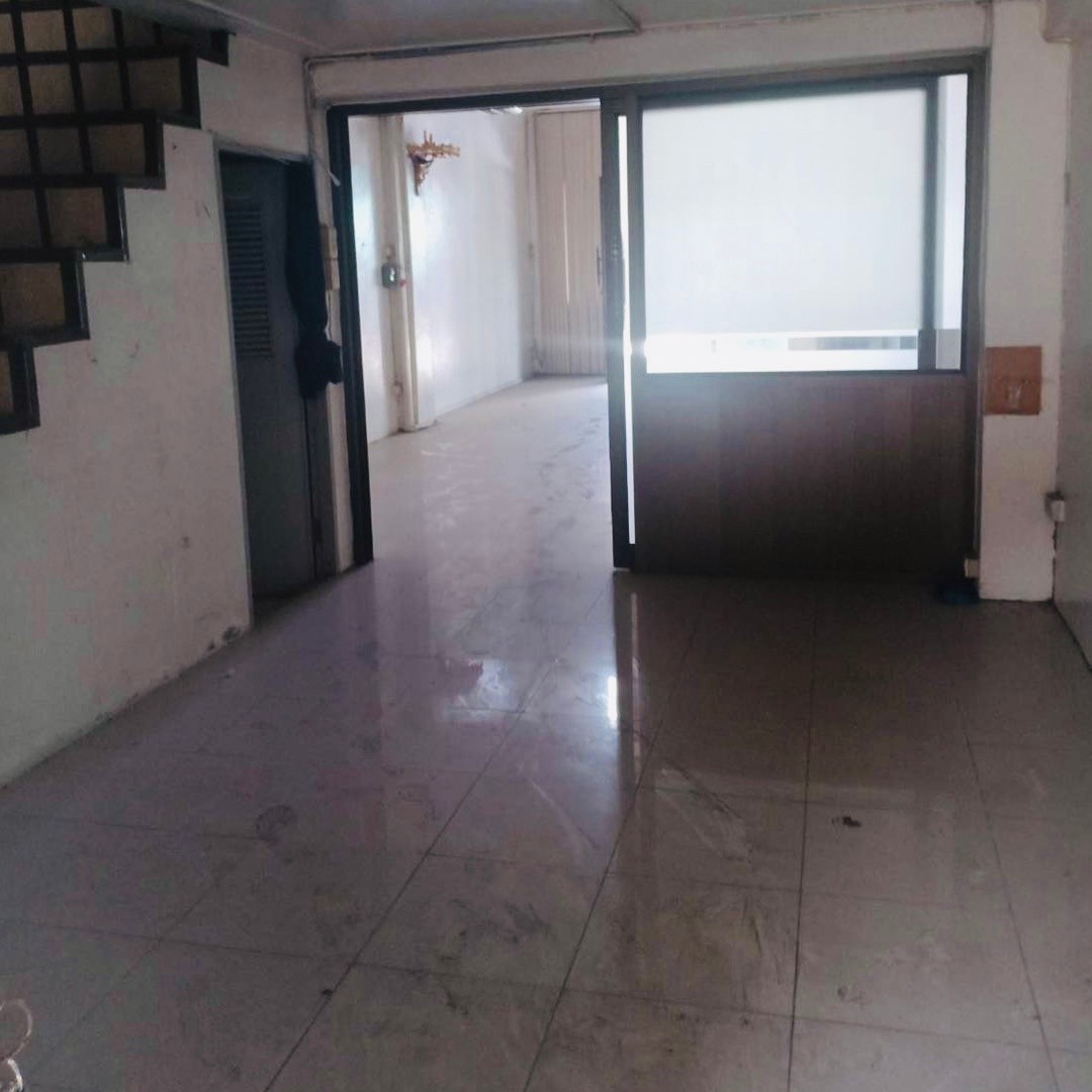 ขายอาคารพาณิชย์ 4 ชั้นครึ่ง ถนนสีหบุรานุกิจ ซอย 11 ติดตลาดมีนบุรี และรถไฟฟ้า