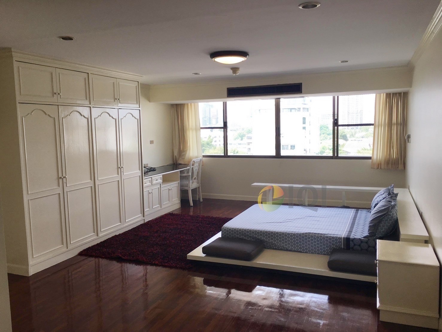 ขายคอนโดมิเนียม โอเรียลเต็ล ทาวเวอร์ เอกมัย 12 วิวสระว่ายน้ำ