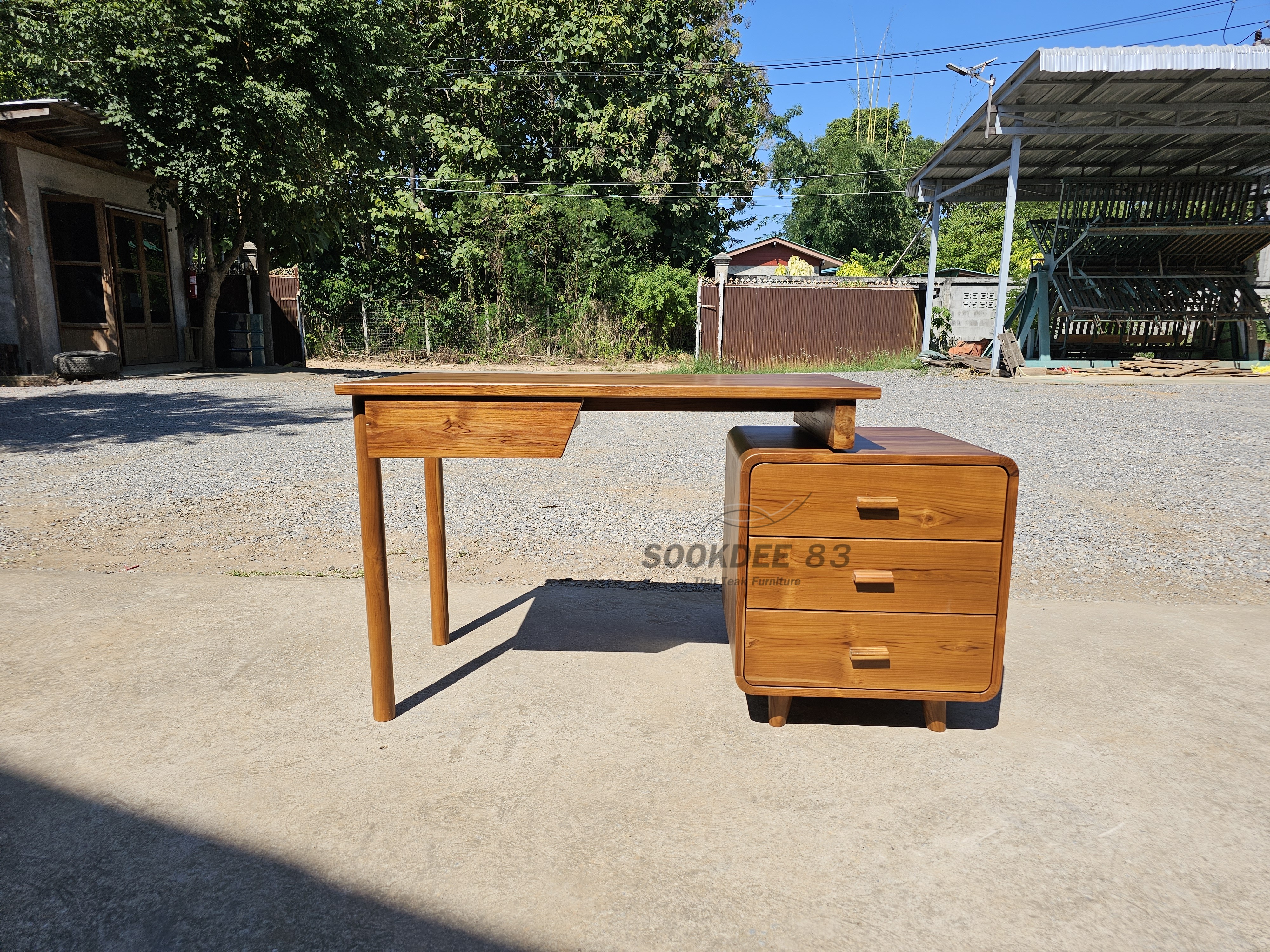 โต๊ะทำงานสไตล์มินิมอล 3 ลิ้นชัก