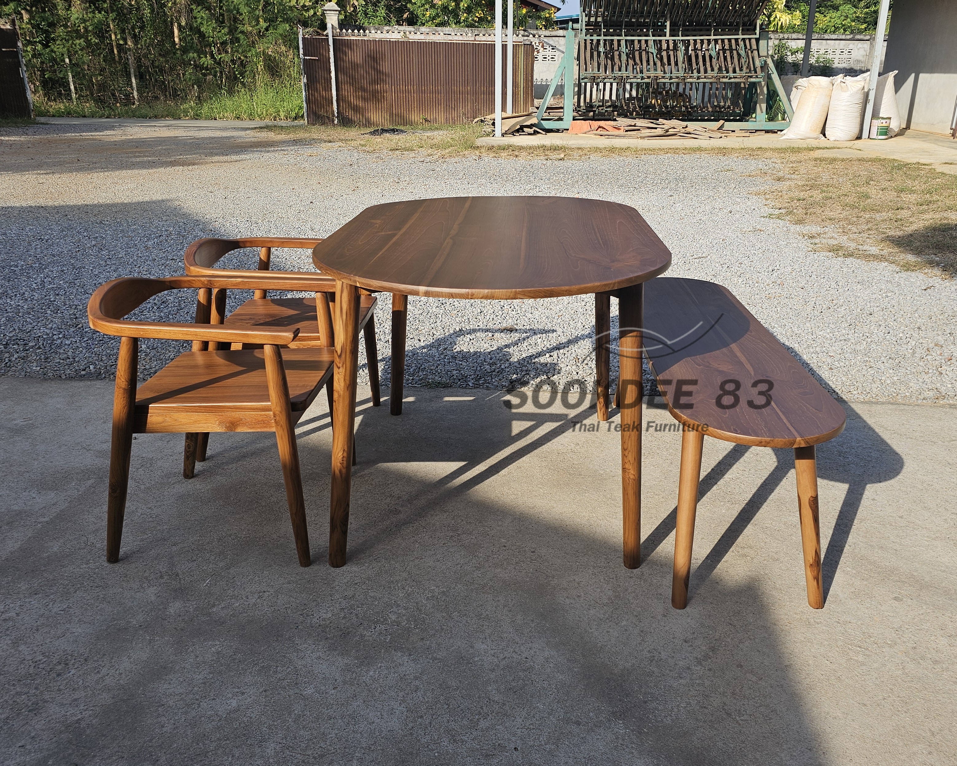 ชุดโต๊ะกินข้าววงรีมินิมอล มานั่งยาว เก้าอี้ฮ่องกง