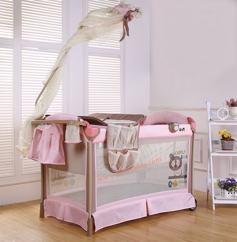 B10123 Playpen เตียงนอนเด็ก สินค้าใหม่นำเข้าพร้อมชั้นวางที่เปลี่ยนผ้าอ้อม (BP1สีชมพู)