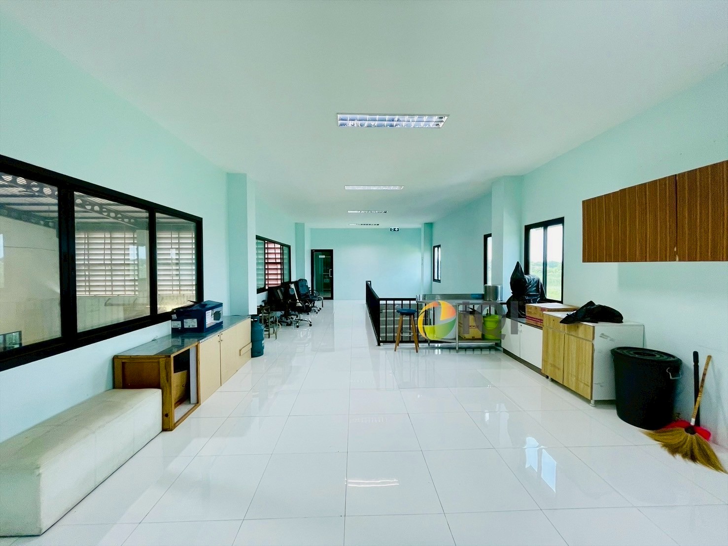 ขายที่ดินพร้อมสำนักงาน 2 ชั้นและคลังสินค้า เนื้อที่ 1 ไร่ ถนนบัวนครินทร์ บางนาตราด